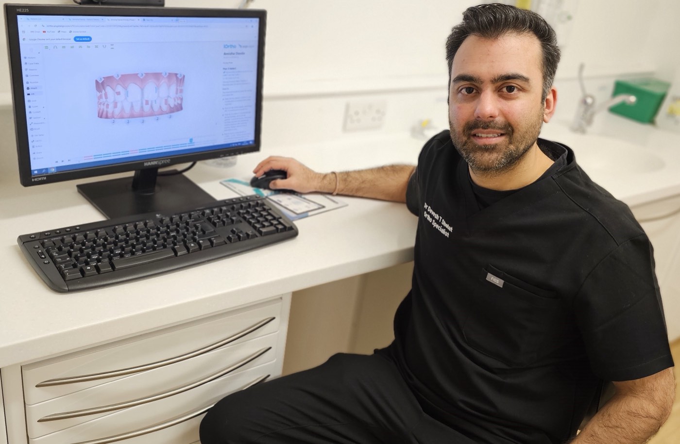 Dr Devesh Shelat planning a real patient's Invisalign treatment from a 3D digital scan
